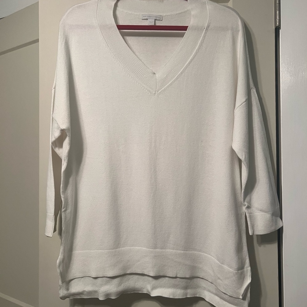 NY&CO womens v neck 3/4 sleeve sweater